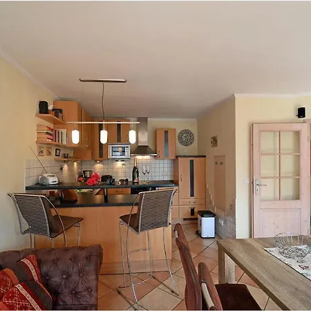 Max No 5 Comfortable Glowe