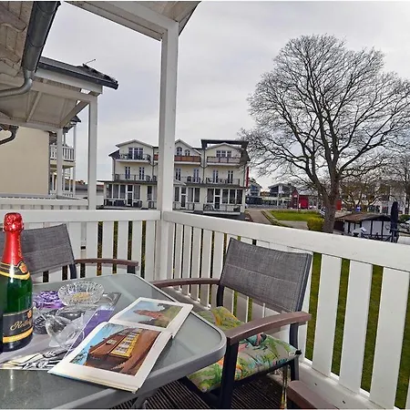 Max No 5 Comfortable Glowe